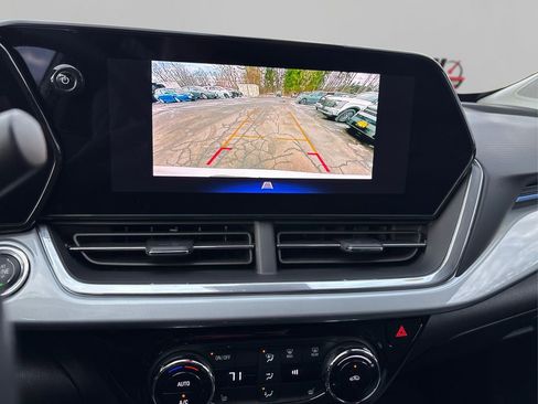 Used 2024 Chevrolet Trax LT w/ Driver Confidence Package image 26