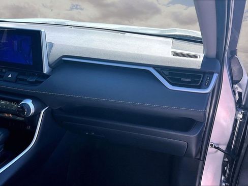 Used 2025 Toyota RAV4 XLE image 26