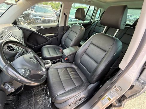Used 2017 Volkswagen Tiguan SEL AWD/4WD image 13