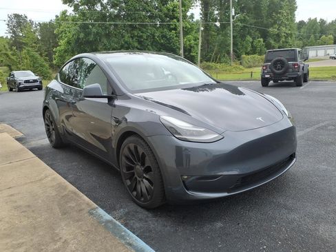 Used 2022 Tesla Model Y Performance AWD/4WD image 3