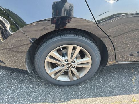 Used 2018 Hyundai Elantra Value Edition FWD image 31