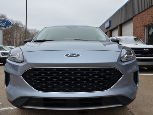 Used 2022 Ford Escape SE w/ Cold Weather Package image 2