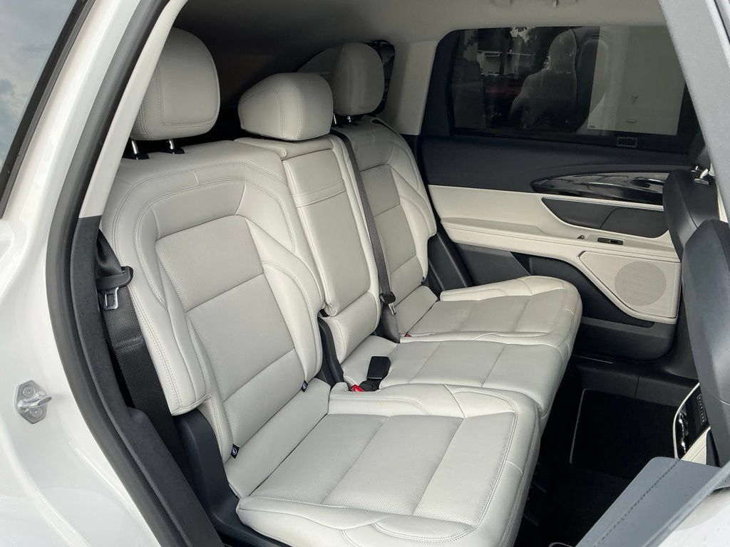 Used 2026 Lincoln Nautilus Premier AWD/4WD image 24