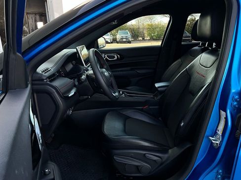 Used 2025 Jeep Compass Trailhawk image 10