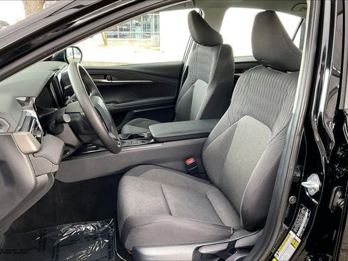 Used 2025 Toyota Camry SE image 6