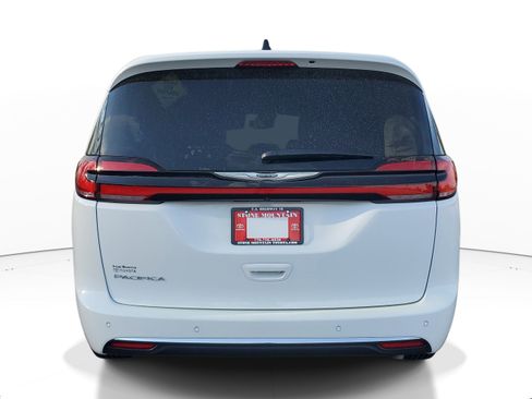 Used 2025 Chrysler Pacifica Select FWD image 5