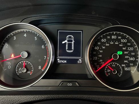 Used 2018 Volkswagen Golf S image 14