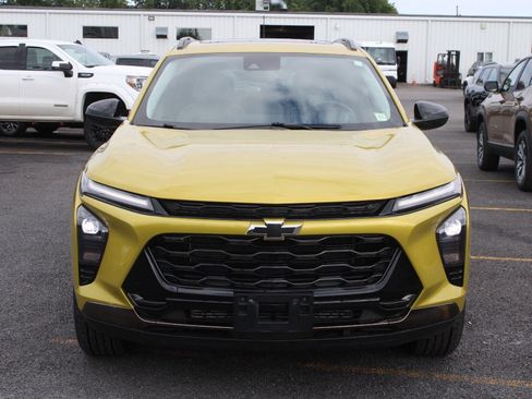 Used 2024 Chevrolet Trax ACTIV w/ Sunroof Package FWD image 2