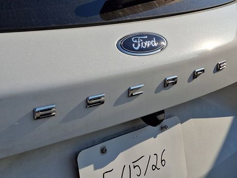 Used 2023 Ford Escape Platinum w/ Premium Technology Package AWD/4WD image 9