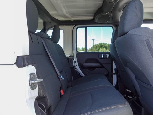 Used 2024 Jeep Wrangler Unlimited Sahara AWD/4WD image 14