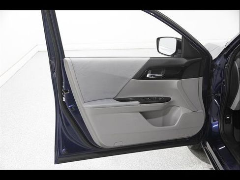 Used 2017 Honda Accord LX image 4