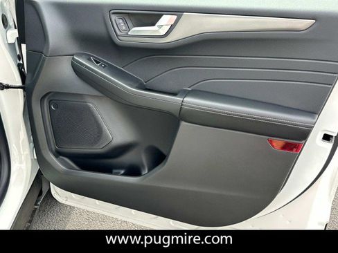 New 2025 Ford Escape SE w/ Class II Trailer Tow Package image 14