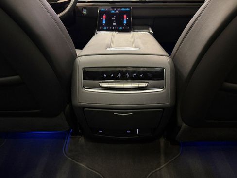 Used 2025 Cadillac Escalade ESV Sport w/ Touring Package image 29