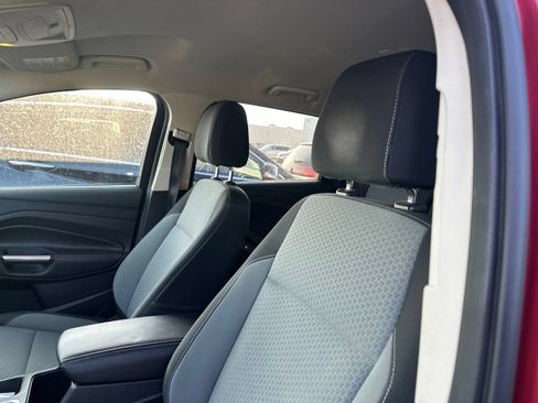 Used 2017 Ford Escape SE w/ SE Cold Weather Package AWD/4WD image 5