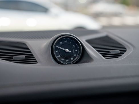 Used 2025 Porsche Cayenne image 17