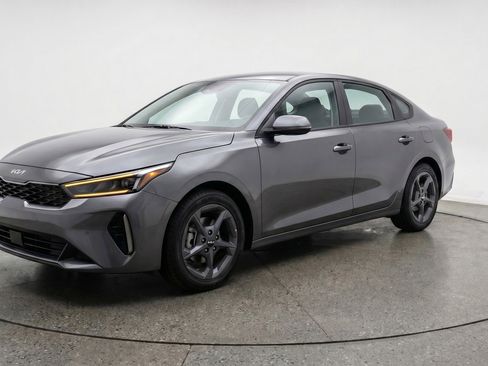 Used 2025 Kia K4 LXS image 3