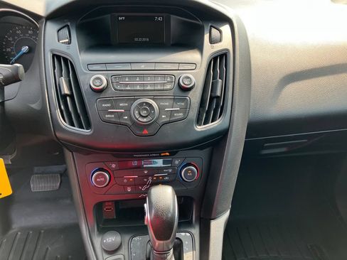 Used 2018 Ford Focus SE FWD image 11