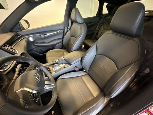New 2025 INFINITI QX50 Sport image 11
