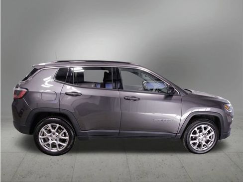 Used 2022 Jeep Compass Latitude image 9