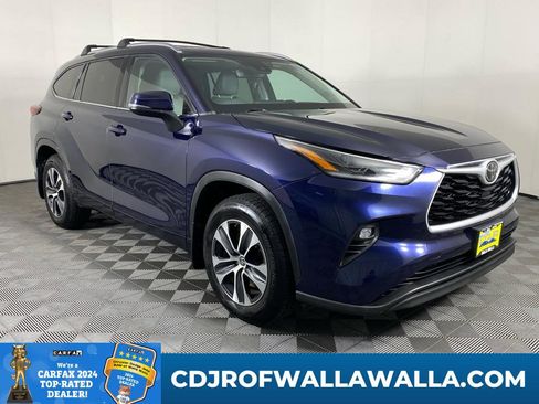 Used 2021 Toyota Highlander XLE image 1