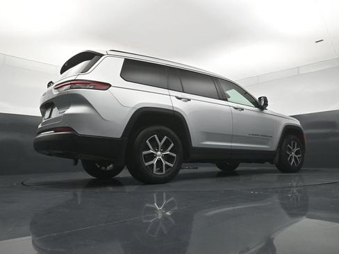 Used 2023 Jeep Grand Cherokee L Limited w/ Luxury Tech Group II AWD/4WD image 24