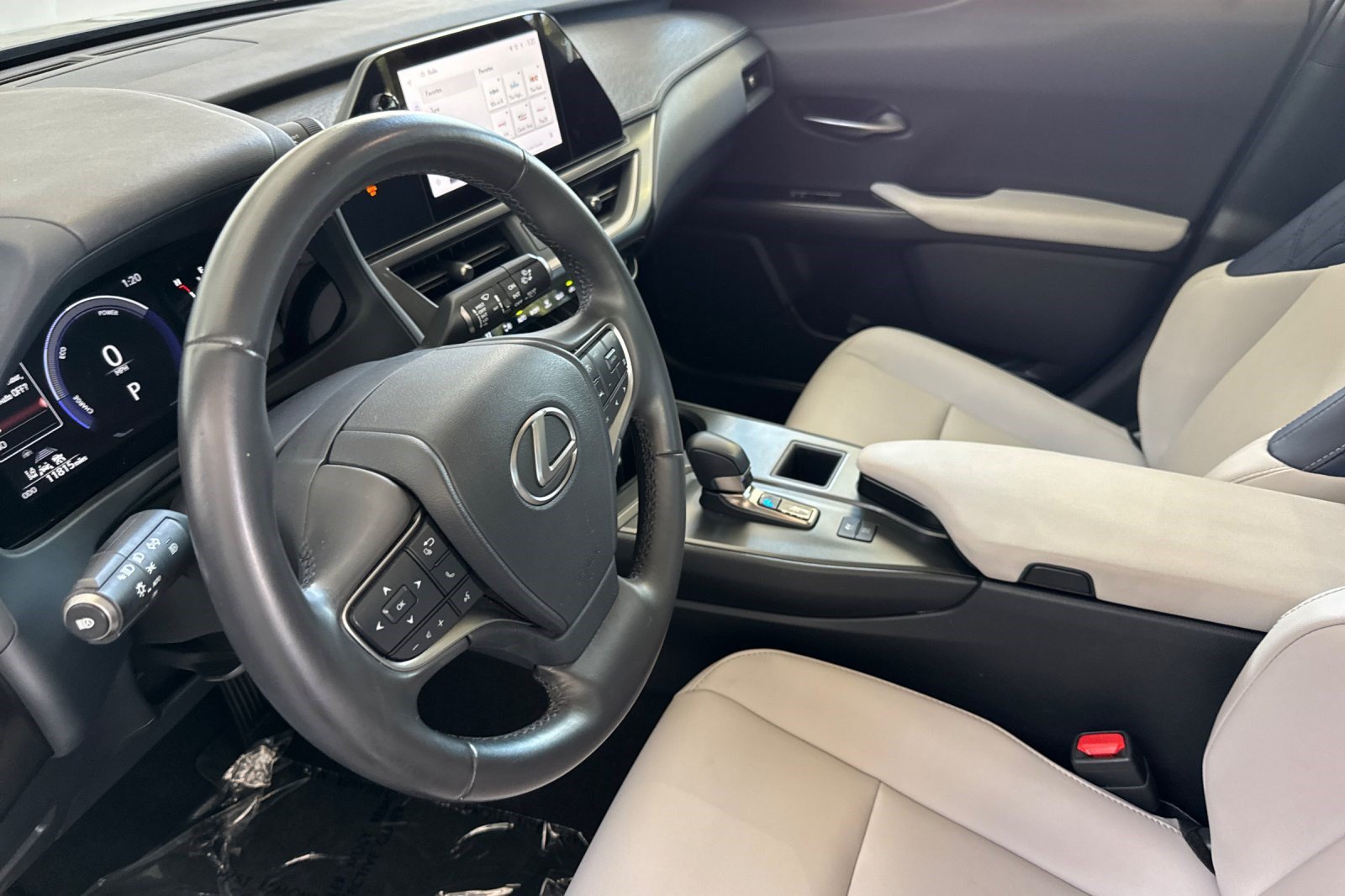 Certified 2025 Lexus UX 300h FWD w/ Accessory Package (Z2) image 11