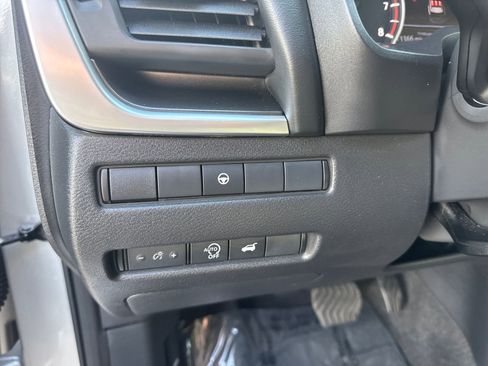 Certified 2025 Nissan Rogue SV FWD image 20
