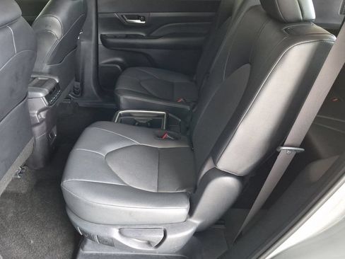 Used 2025 Toyota Grand Highlander FWD image 12
