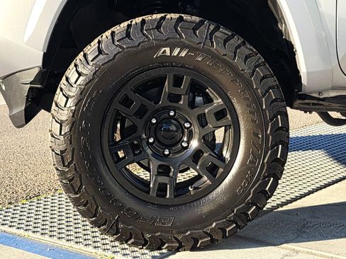 Used 2019 Toyota Tacoma SR5 image 9