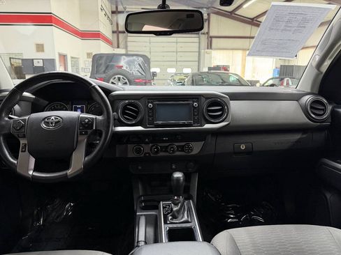 Used 2017 Toyota Tacoma SR5 w/ Tow Package AWD/4WD image 20