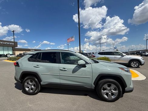 Used 2022 Toyota RAV4 XLE w/ Convenience Package AWD/4WD image 2