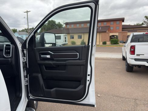 Used 2025 RAM 2500 Big Horn AWD/4WD image 17