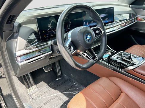 Certified 2024 BMW i7 xDrive60 w/ Premium Package AWD/4WD image 9