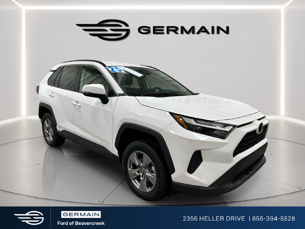 Used 2025 Toyota RAV4 XLE AWD/4WD image 2