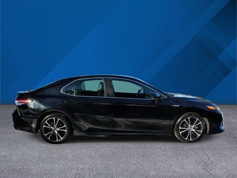 Used 2020 Toyota Camry SE image 10