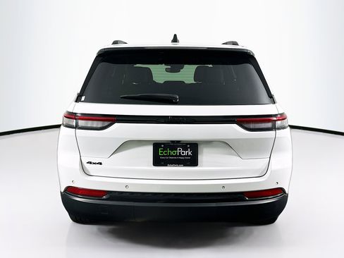 Used 2023 Jeep Grand Cherokee Altitude image 7