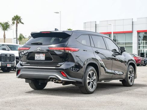 Used 2023 Toyota Highlander XSE image 7
