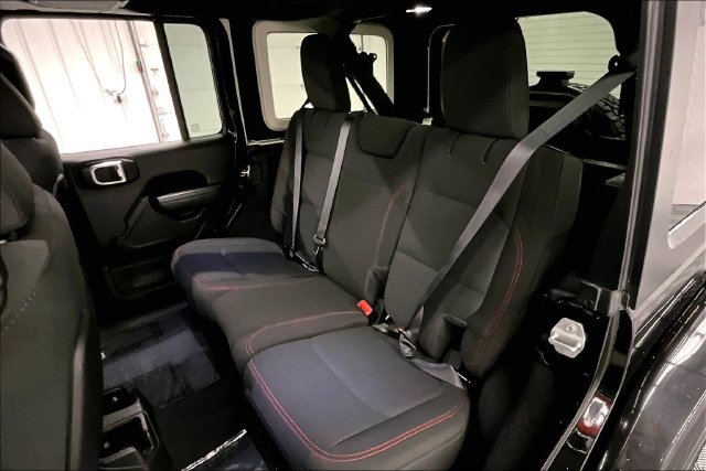 Used 2022 Jeep Wrangler Unlimited Rubicon w/ Dual Top Group AWD/4WD image 23