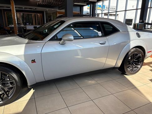 Used 2022 Dodge Challenger R/T Scat Pack RWD image 4