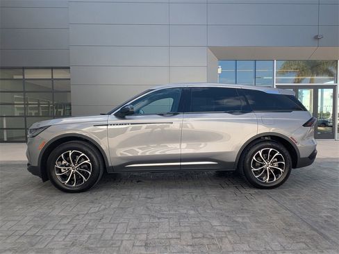 Certified 2025 Lincoln Nautilus Premier image 7