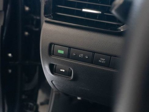 Used 2025 Nissan Sentra SV FWD image 19