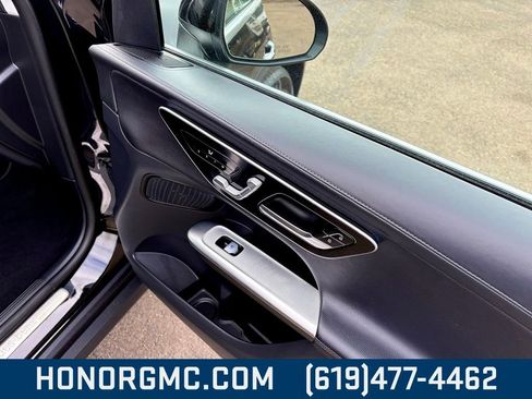 Used 2024 Mercedes-Benz GLC 300 image 23