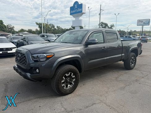 Used 2023 Toyota Tacoma TRD Off-Road w/ TRD Premium Off Road Package AWD/4WD image 3