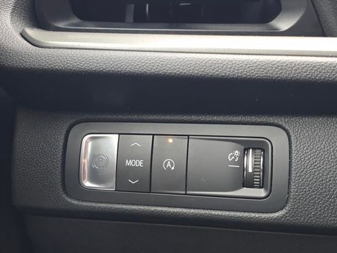 Certified 2025 Chevrolet Traverse LT image 23