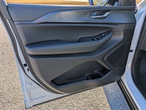 New 2025 Jeep Grand Cherokee Laredo image 14