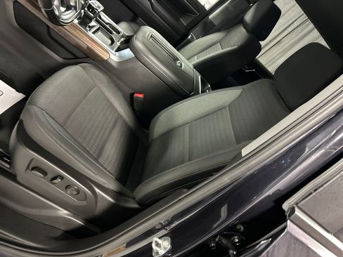 Used 2022 Chevrolet Silverado 1500 LT w/ Convenience Package II AWD/4WD image 12