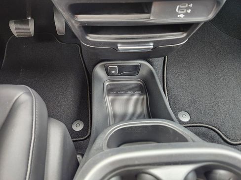 New 2026 Chrysler Pacifica Select AWD/4WD image 18