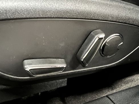 Used 2020 Lincoln MKZ image 11