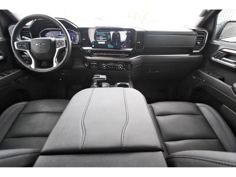 Used 2025 Chevrolet Silverado 1500 LT Trail Boss w/ LT Trail Boss Premium Package AWD/4WD image 7