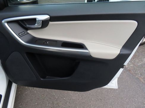 Used 2017 Volvo XC60 T5 Dynamic w/ Preferred Option Package image 19